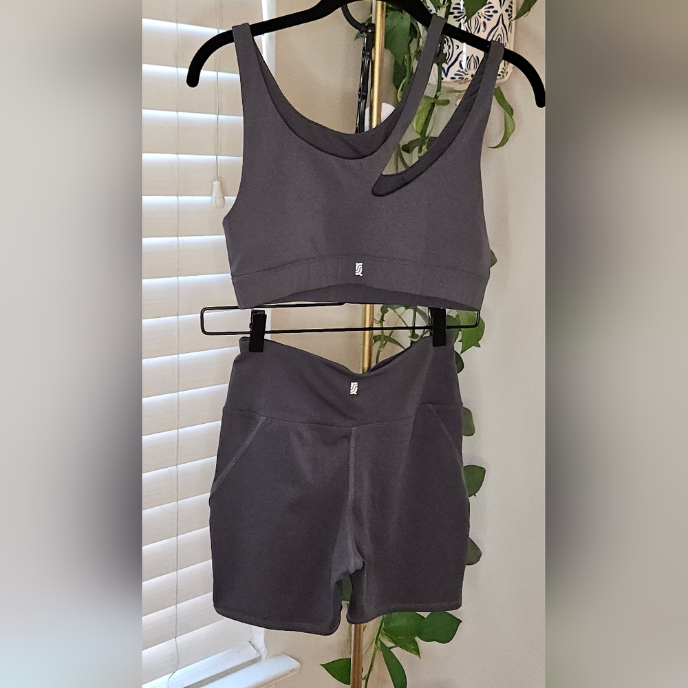 RSQ Charcoal Grey Cutout Sports Bra & Crossover Waist Biker Shorts Set - Picture 3 of 9